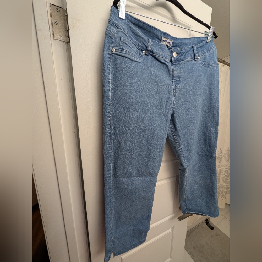 Classic Light Blue Capris - Denim Comfort